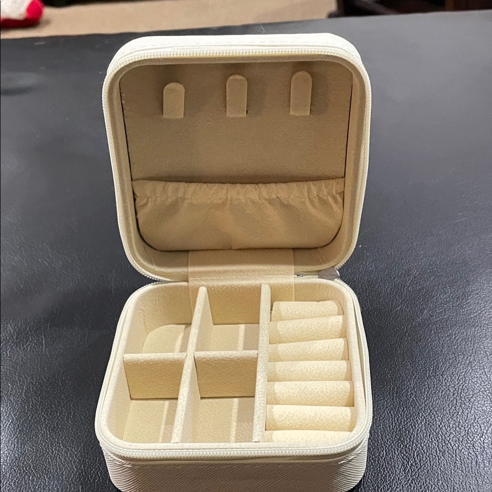 Cream Travel Size Jewelry Organizer Box